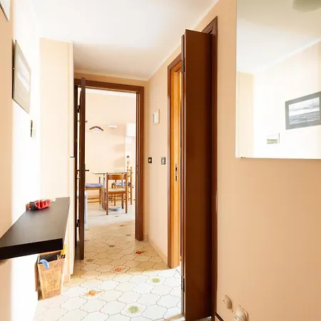 Guesthost - With Balcony- M3 Maciachini