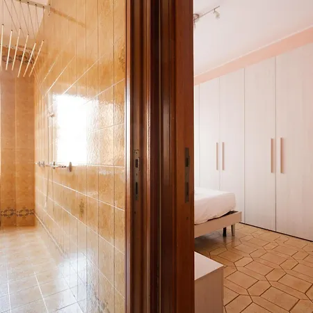 Guesthost - With Balcony- M3 Maciachini Milão