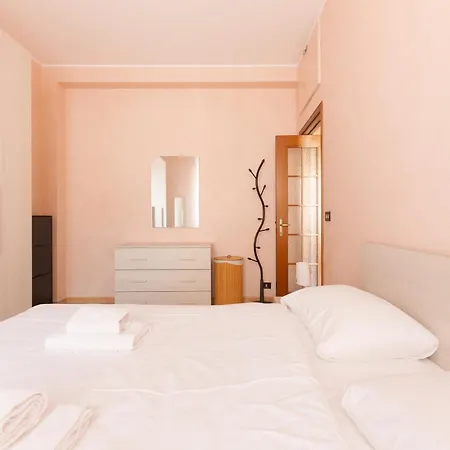 Guesthost - With Balcony- M3 Maciachini Daire *