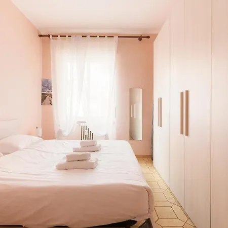 Guesthost - With Balcony- M3 Maciachini Milan