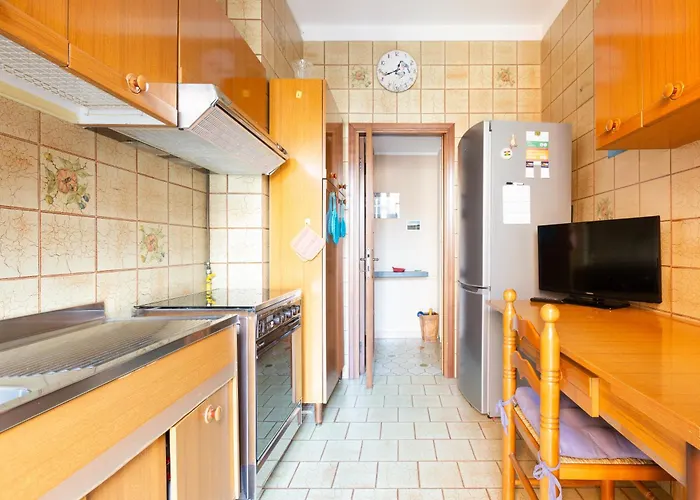 Guesthost - With Balcony- M3 Maciachini Apartment