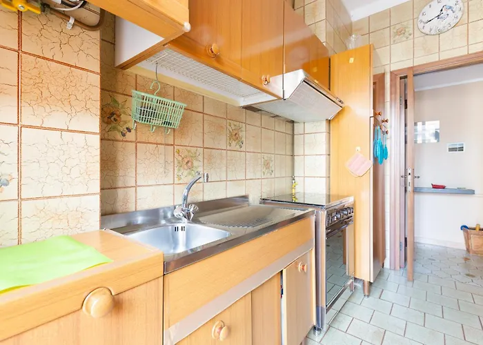 Guesthost - With Balcony- M3 Maciachini