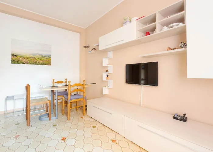 Guesthost - With Balcony- M3 Maciachini Apartment Milan