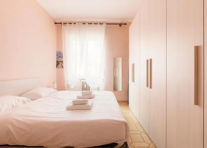 Guesthost - With Balcony- M3 Maciachini Milan