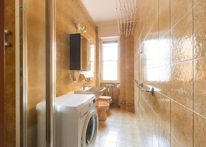 Guesthost - With Balcony- M3 Maciachini Apartment Milan